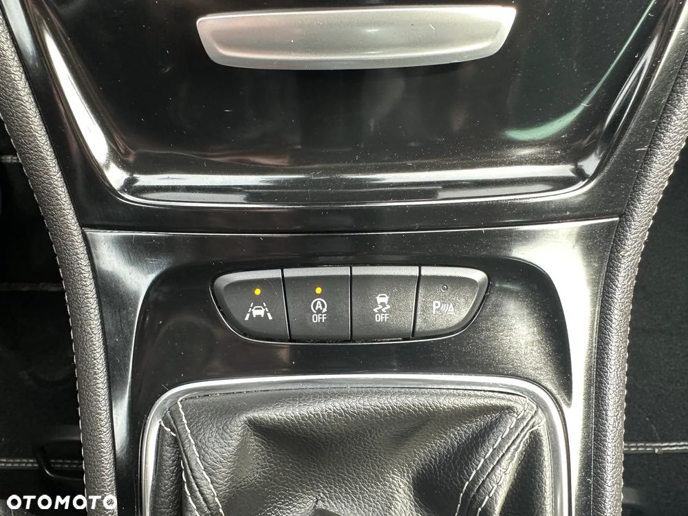 Opel Astra 1.4 T Dynamic - 27