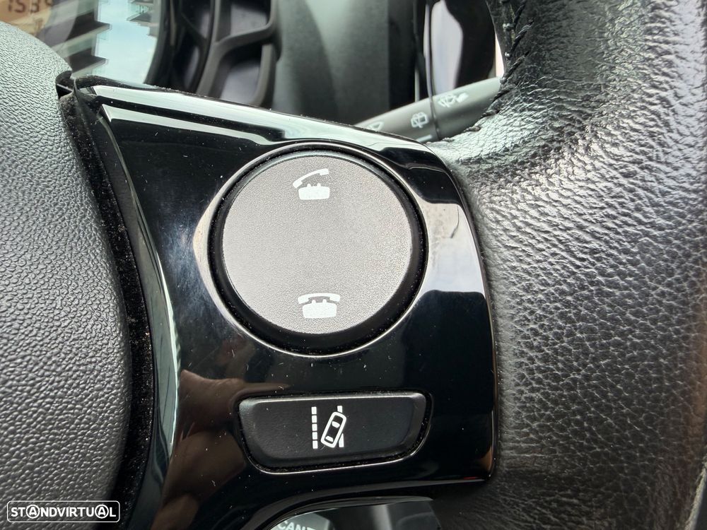 Peugeot 108 1.2 PureTech Top! Allure - 26