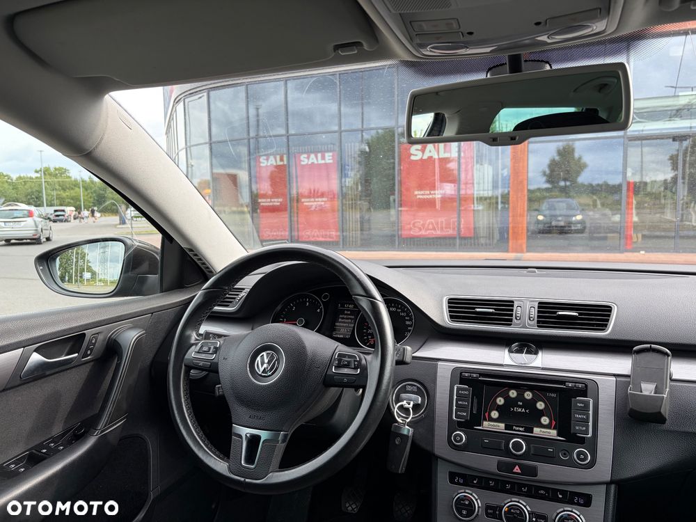 Volkswagen Passat - 12