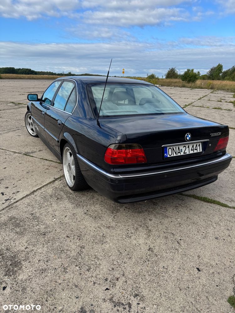 BMW Seria 7 750i - 5