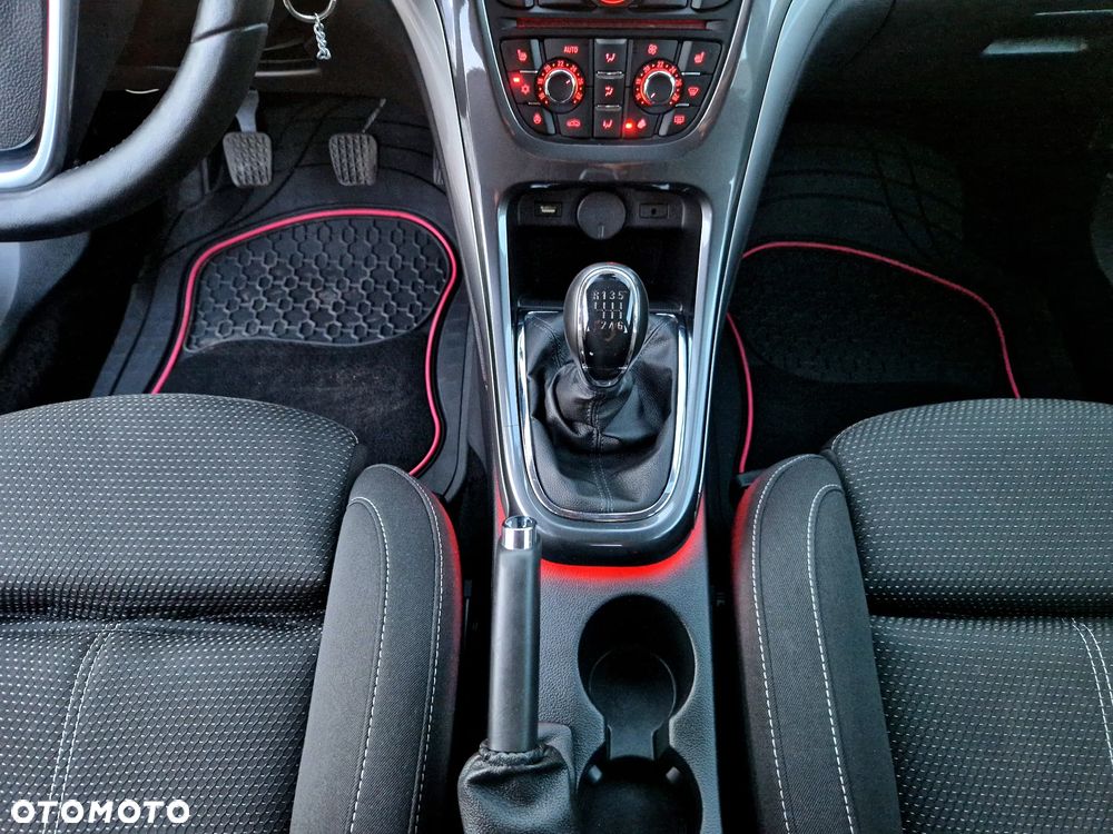Opel Astra 1.4 Turbo Exklusiv - 18