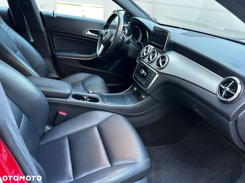 Mercedes-Benz CLA 250 7G-DCT - 17