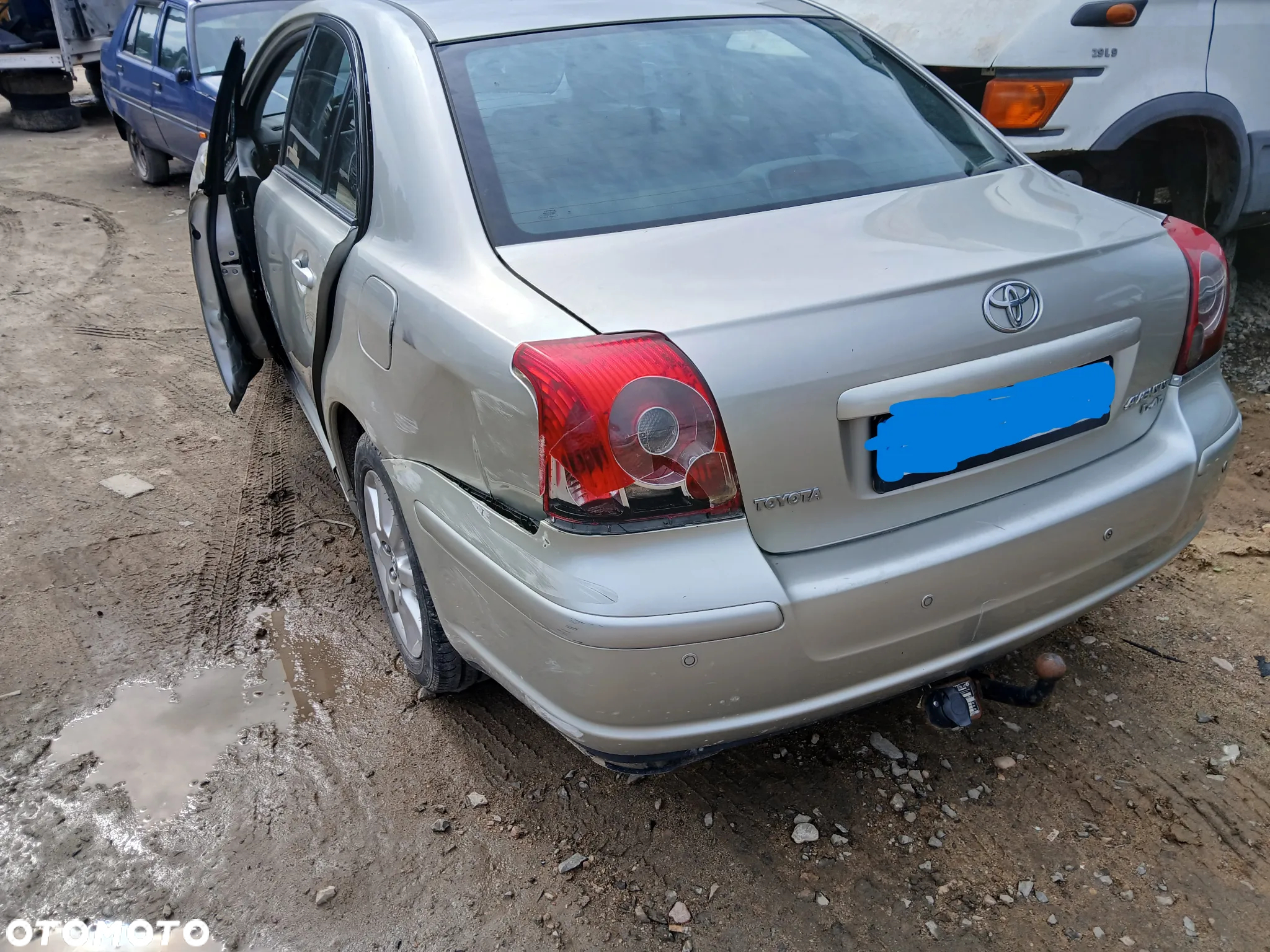 toyota avensis T25 sedan lift 1C0  fotel fotele kanapa deska kokpit podsufitka boczek boczki klamka - 2
