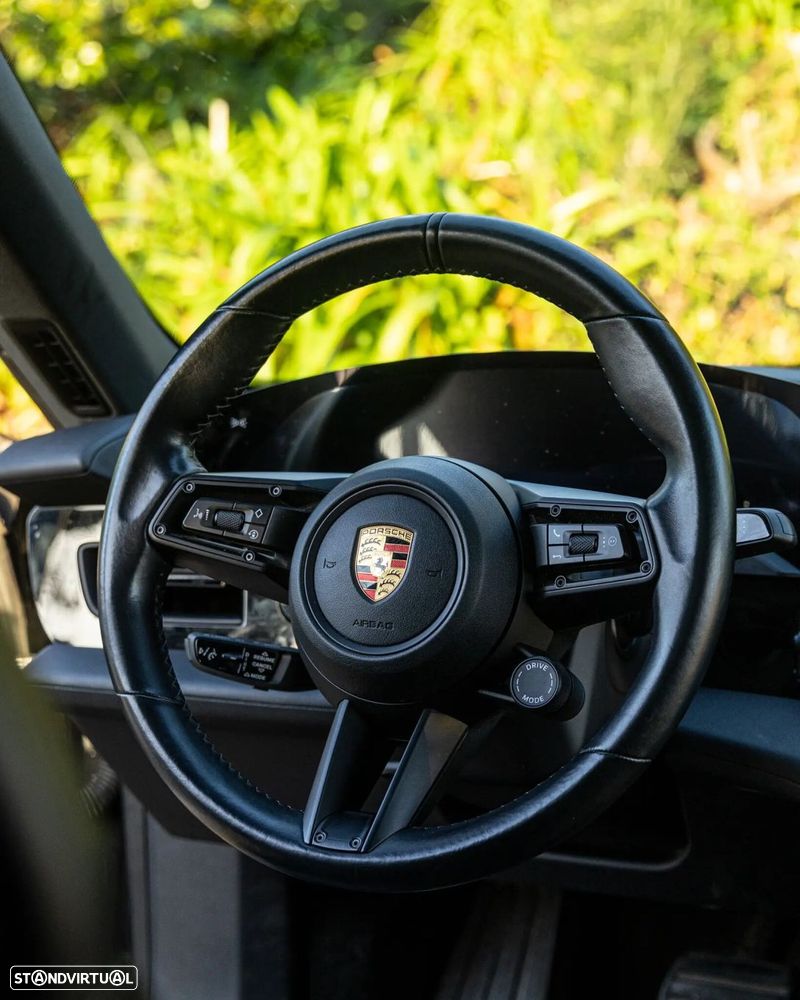 Porsche Taycan 4S - 12