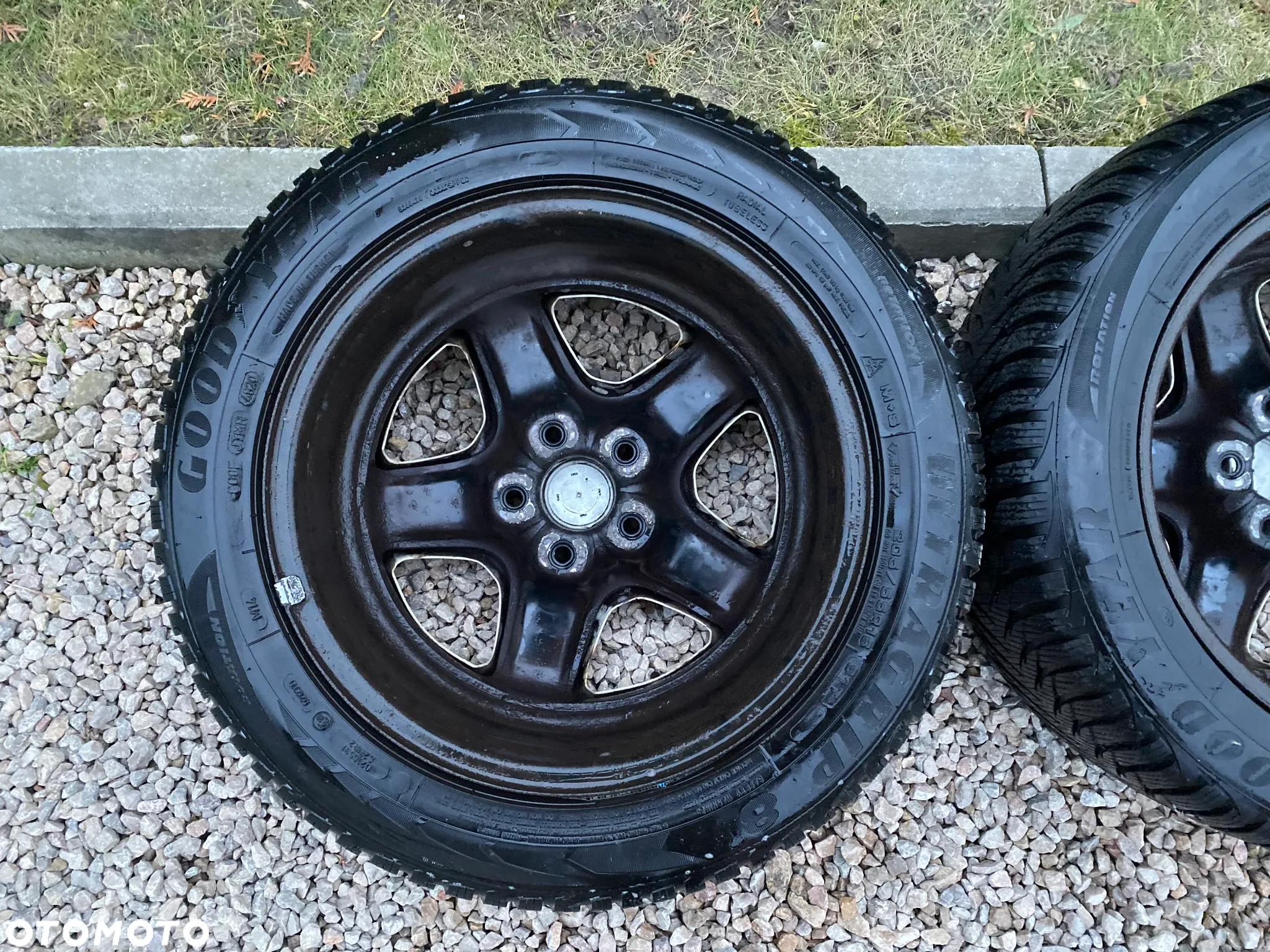 Opel Astra H Zafira Felgi strukturalne z oponami Koła 16" 5X110 6,5Jx16H2 ET39 - 16