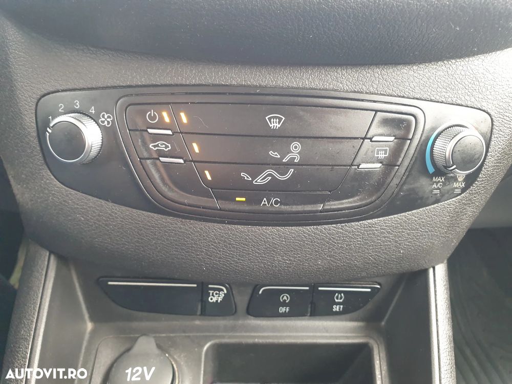 Ford Tourneo Courier - 21