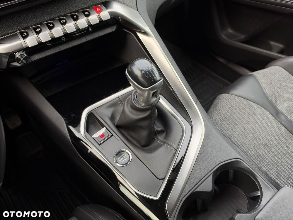 Peugeot 5008 1.2 PureTech Allure S&S - 24