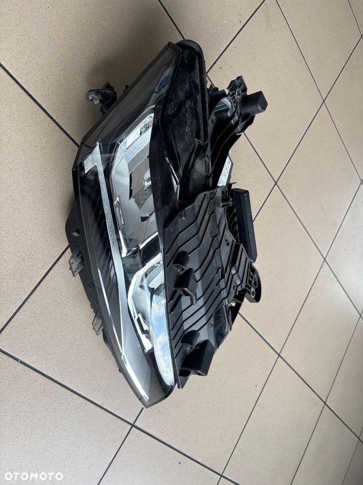Peugeot 308 III T10 Prawa Lampa Przednia Full LED 98516735 - 2