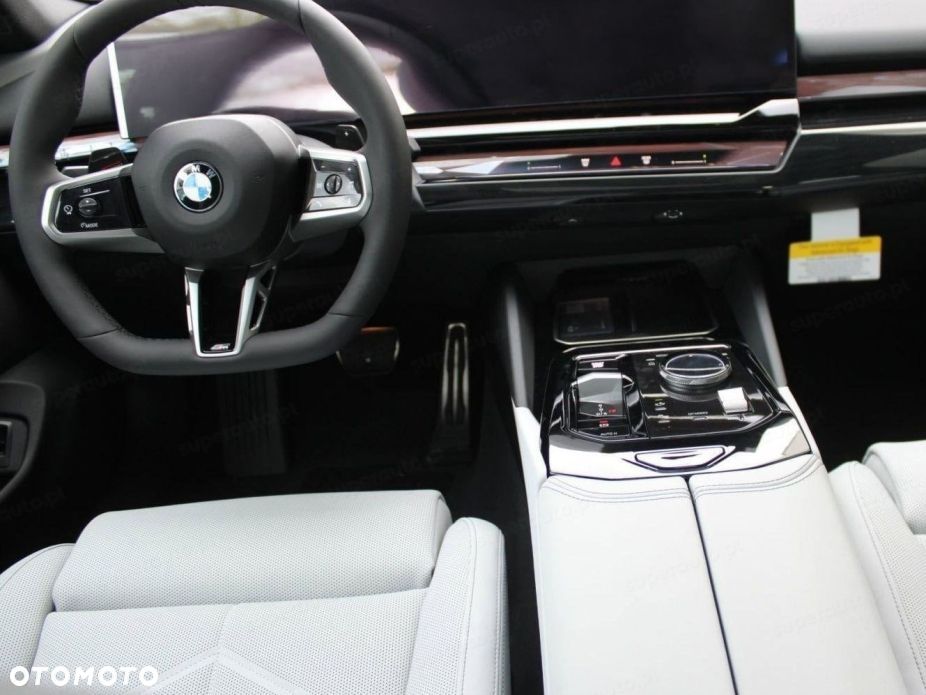 BMW Seria 5 540d xDrive mHEV M Sport - 13