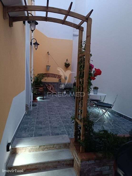 Moradia com 5 estudios quintal e terraço centro Olhao - Grande imagem: 5/36