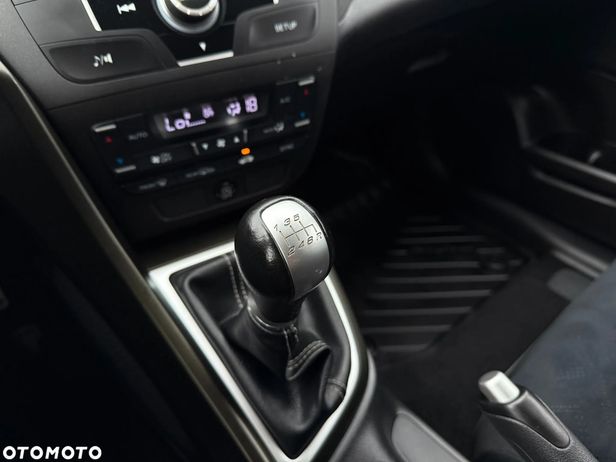 Honda Civic 1.8 i-VTEC Executive Black Edition - 34