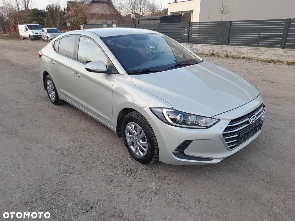 Hyundai Elantra 1.6 Classic Plus - 10