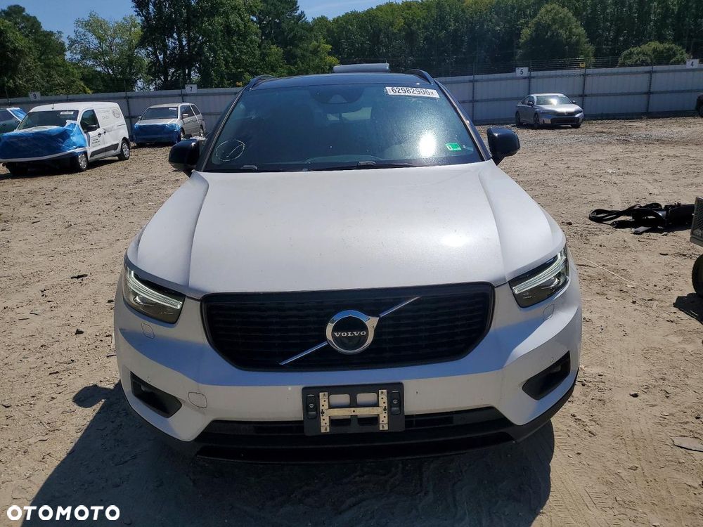 Volvo XC 40 B5 B AWD Geartronic RDesign - 5