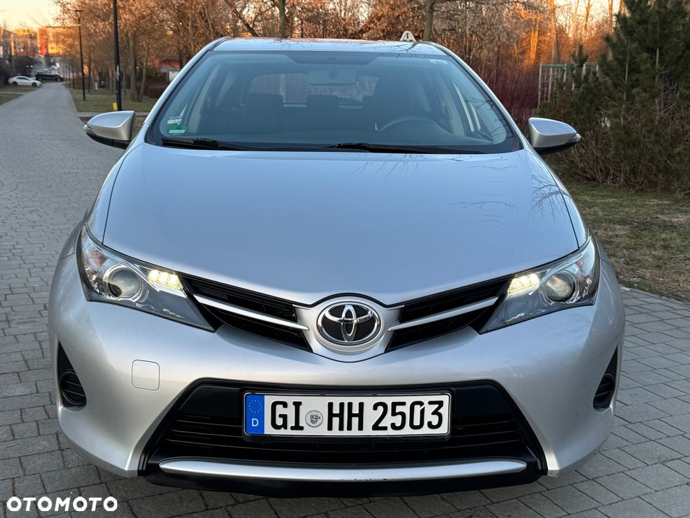 Toyota Auris 1.33 Dual-VVT-i Cool - 11