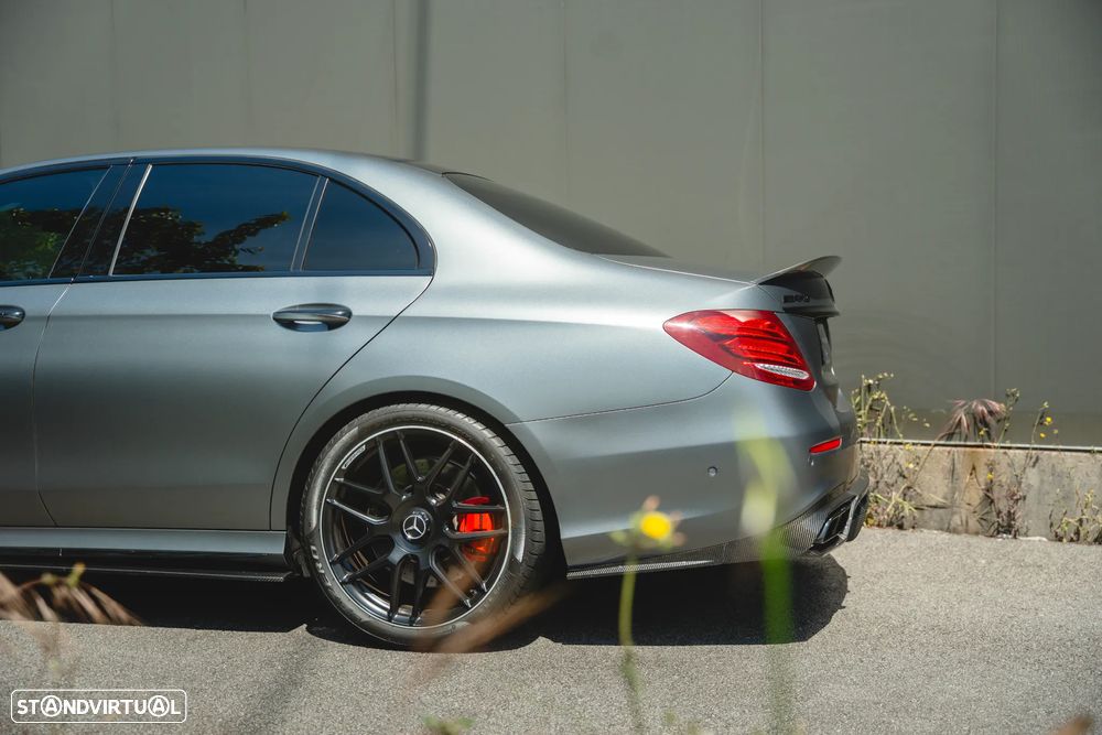 Mercedes-Benz E 63 AMG S 4-Matic+ - 17