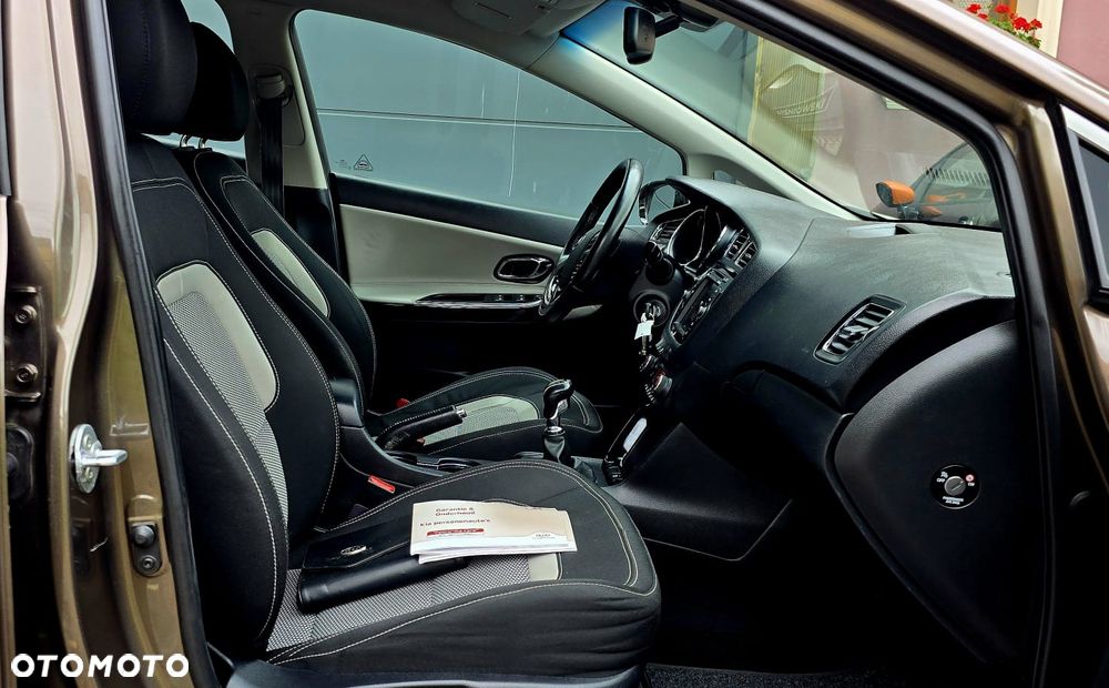 Kia Ceed 1.6 GDI ISG Dream Team Edition - 13