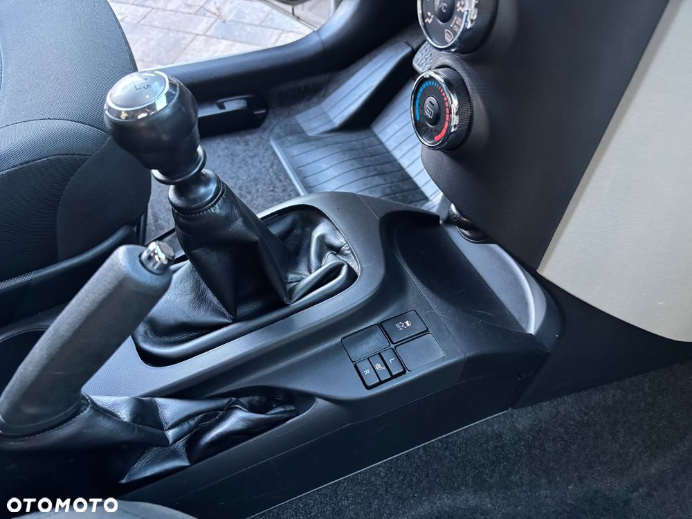 Toyota iQ - 13