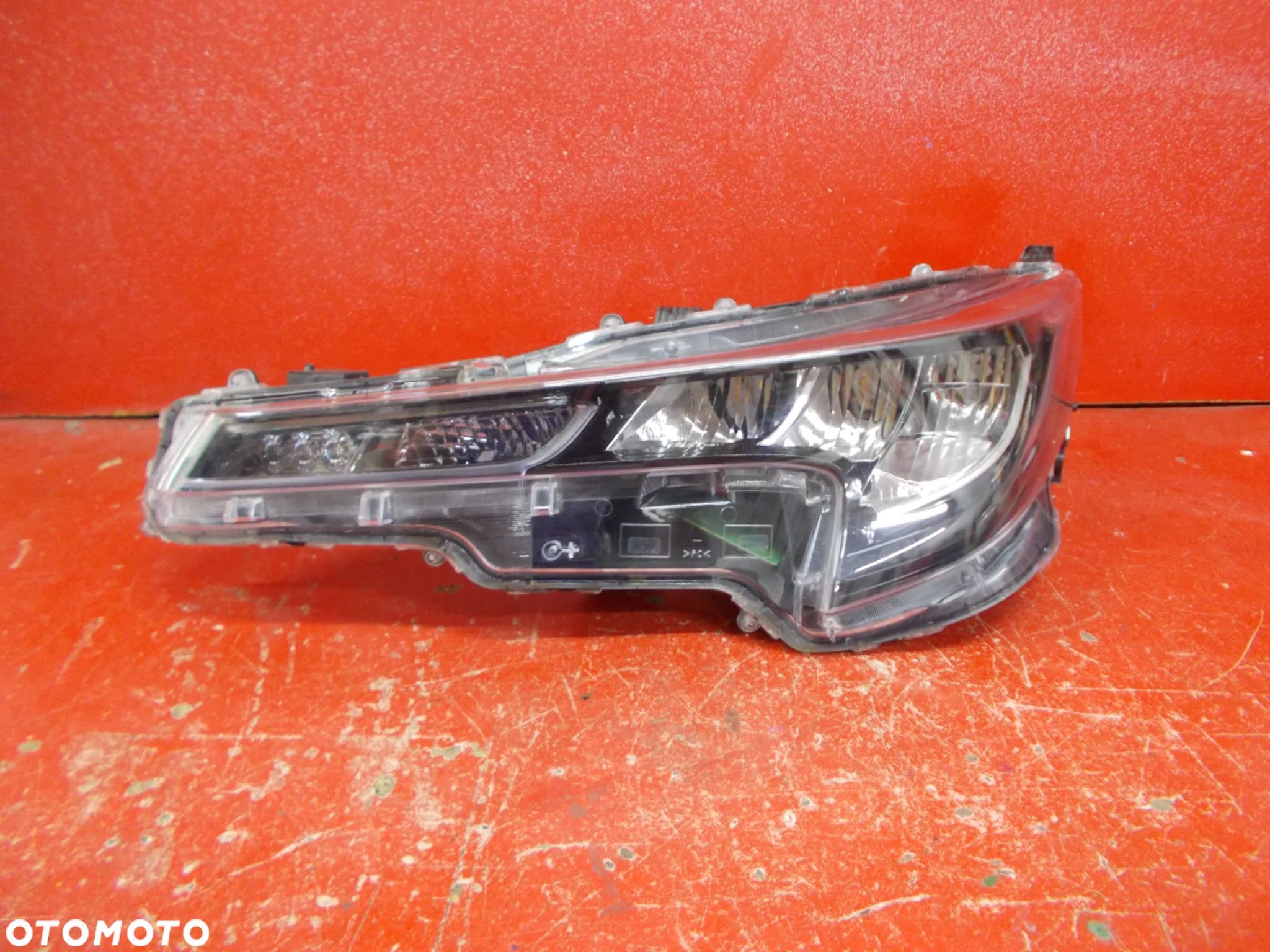 TOYOTA COROLLA E21 LAMPA FULL LED LEWA KOMBI HB - 81150-02560 - 1