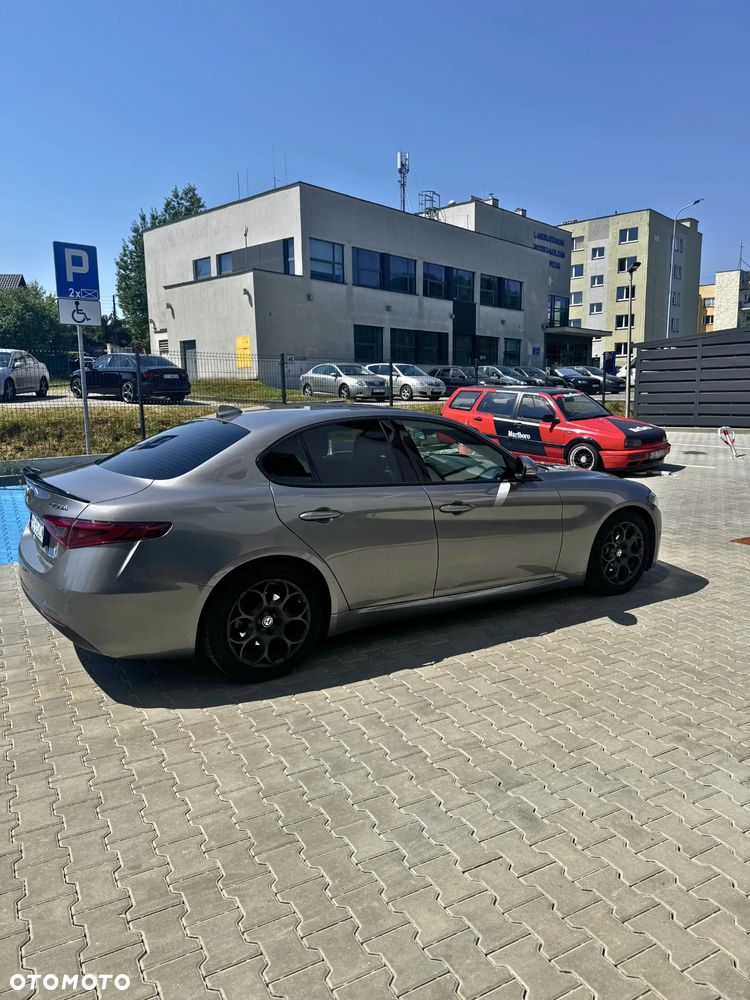 Alfa Romeo Giulia 2.0 Turbo - 6