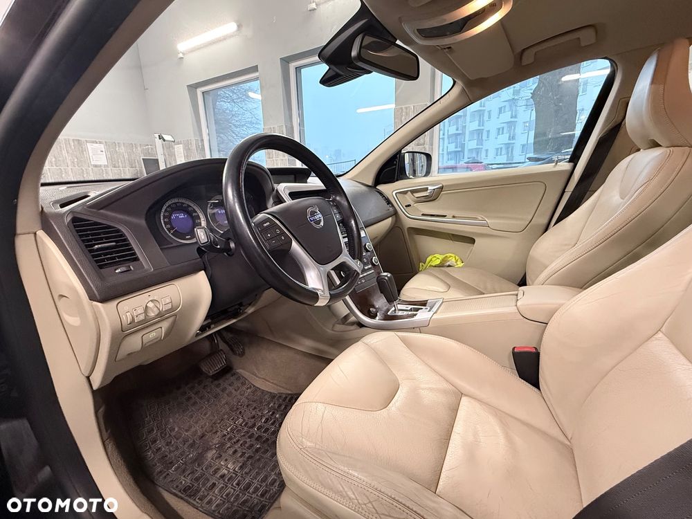 Volvo XC 60 D5 AWD - 12
