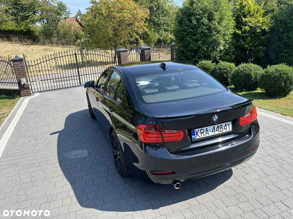 BMW Seria 3 318d Sport Line - 11