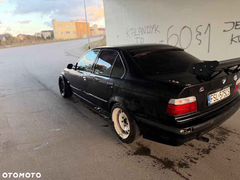 BMW Seria 3 323i - 6