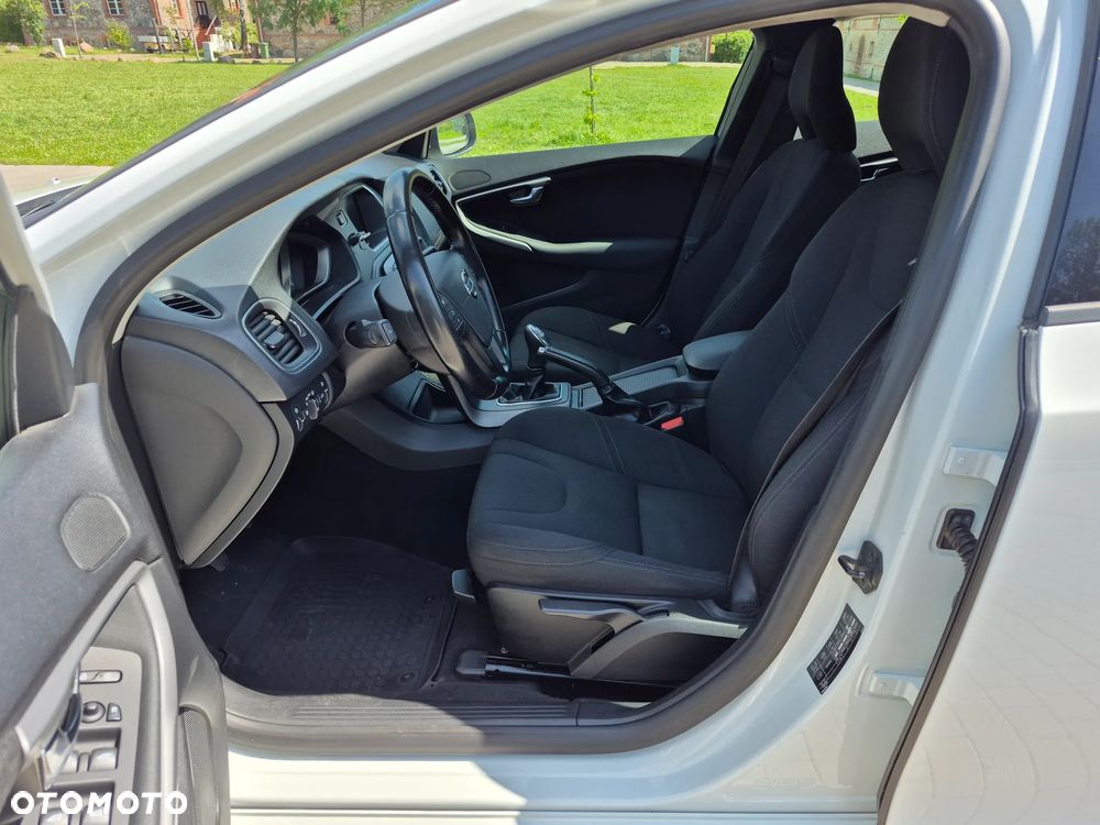 Volvo V40 D2 Momentum - 24