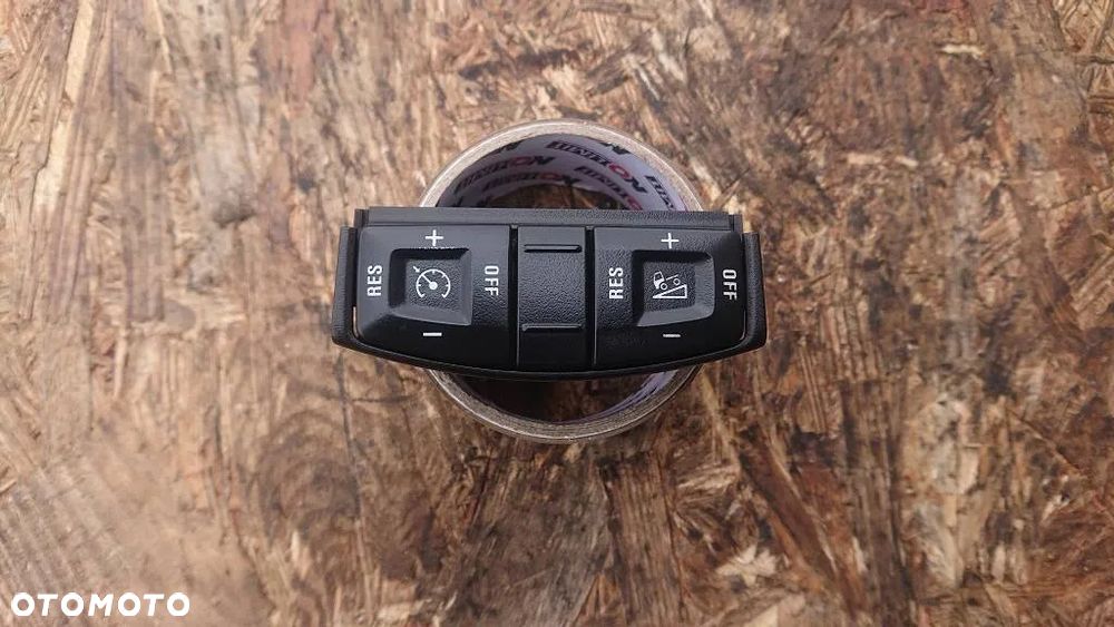 # SCANIA R 440 XPI PRZEŁĄCZNIK PRZYCISK KIEROWNICY TEMPOMAT TEMPOMATU RETARDER RETARDERA 1870912 - 1