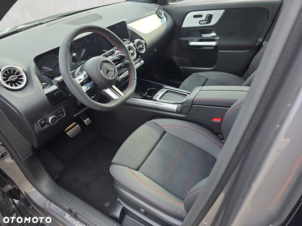 Mercedes-Benz GLA - 12