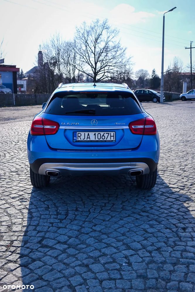 Mercedes-Benz GLA 250 4Matic 7G-DCT SCORE - 17