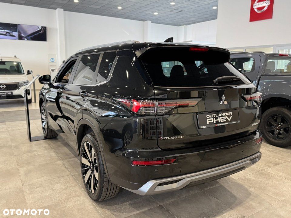Mitsubishi Outlander - 4