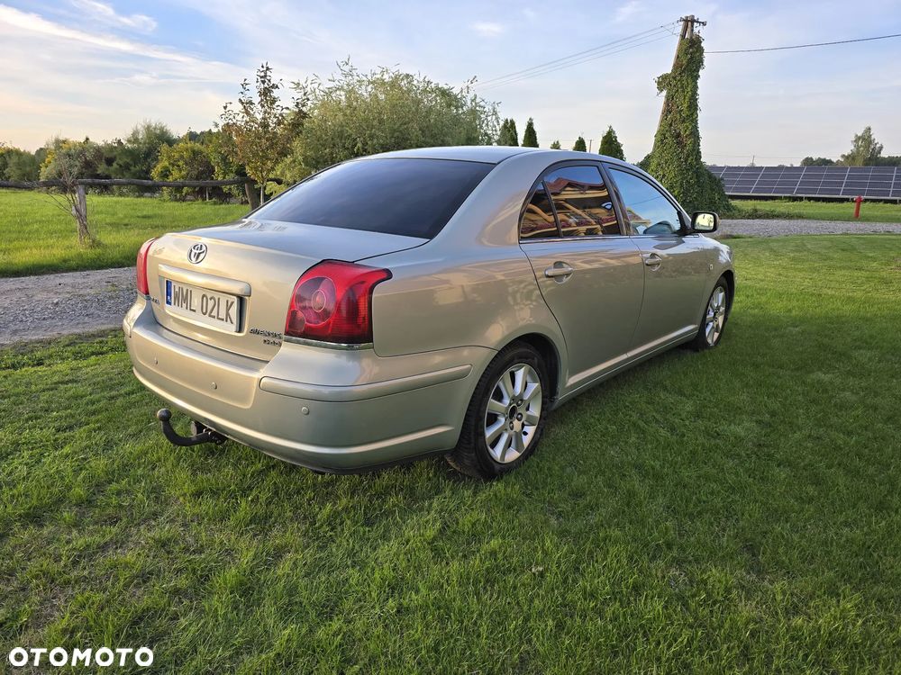 Toyota Avensis 2.2 D-4D Sol - 3