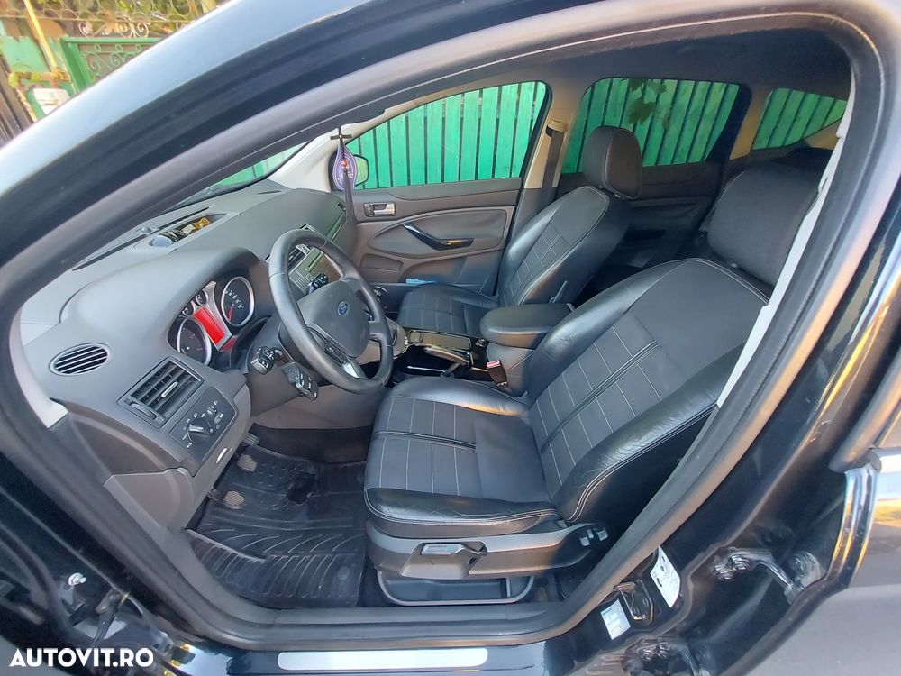 Ford Kuga 2.0 TDCi 4x4 Titanium - 4
