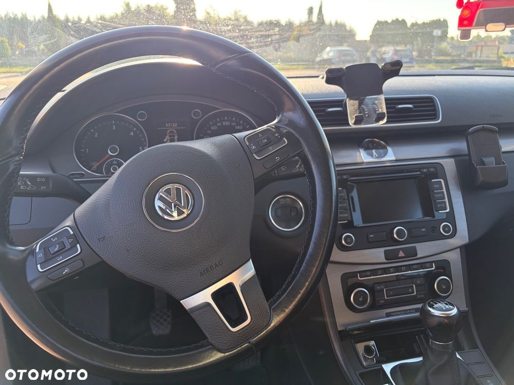Volkswagen Passat 2.0 TDI BlueMotion Technology Comfortline - 13