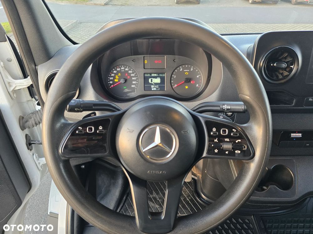 Mercedes-Benz Sprinter - 17