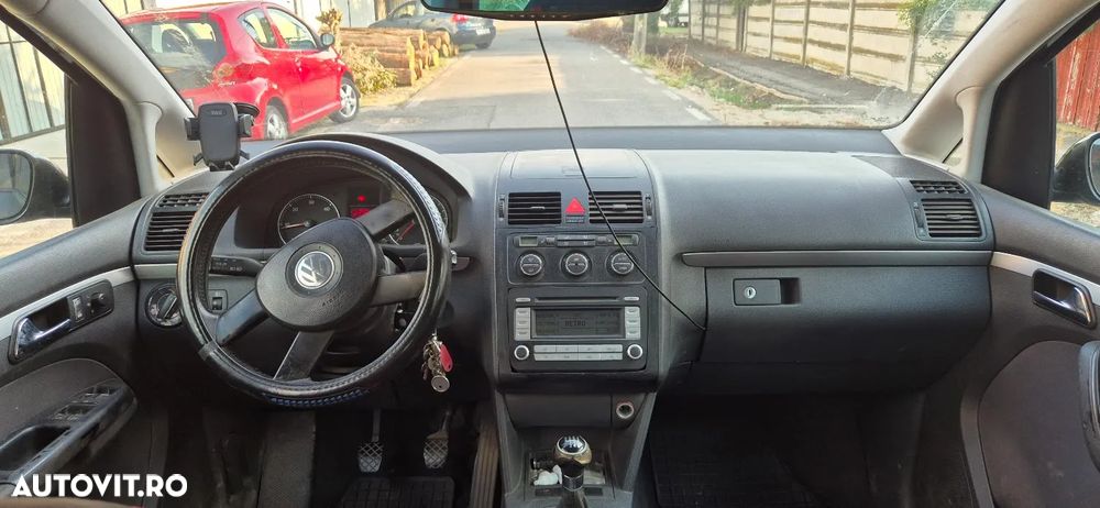 Volkswagen Touran - 5