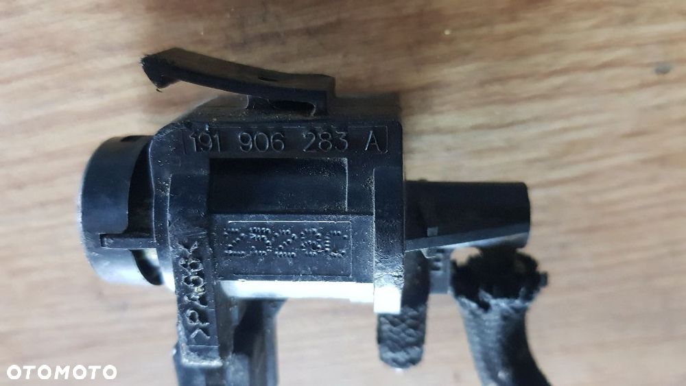 AUDI VW ZAWÓR PODCIŚNIENIA  191906283A - 1