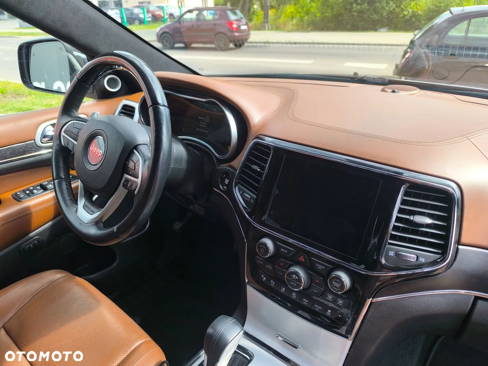Jeep Grand Cherokee - 29