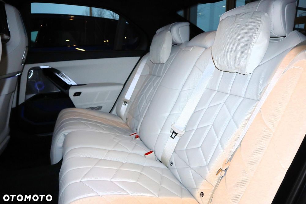 BMW Seria 7 - 10