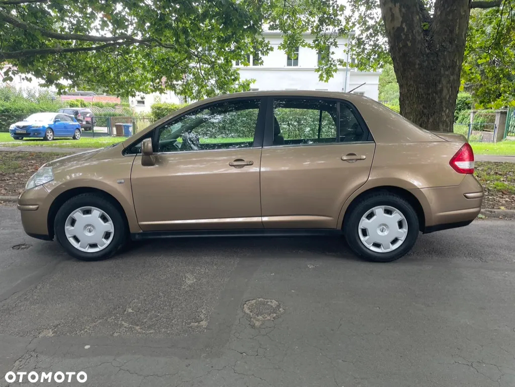 Nissan Tiida - 4