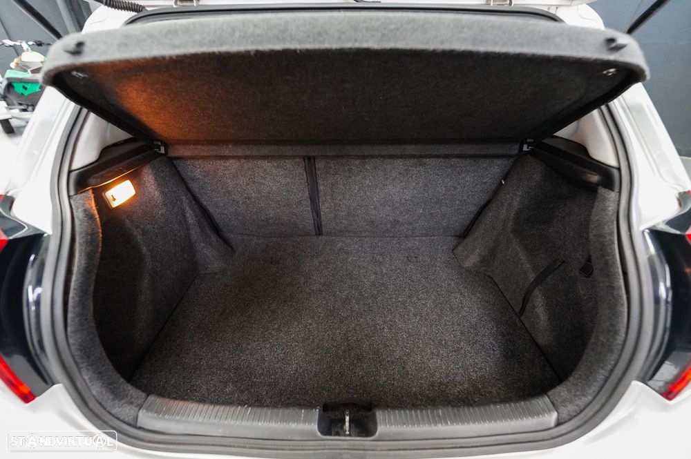 Toyota Corolla 1.4 Sol - 17