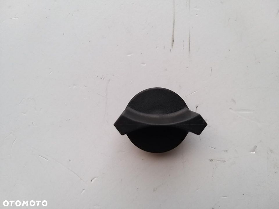 Kołek obrotowy  tylna część bagażnika   OPEL VECTRA-B 90431602 - 2