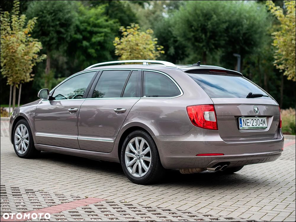 Skoda Superb 2011 photo 5