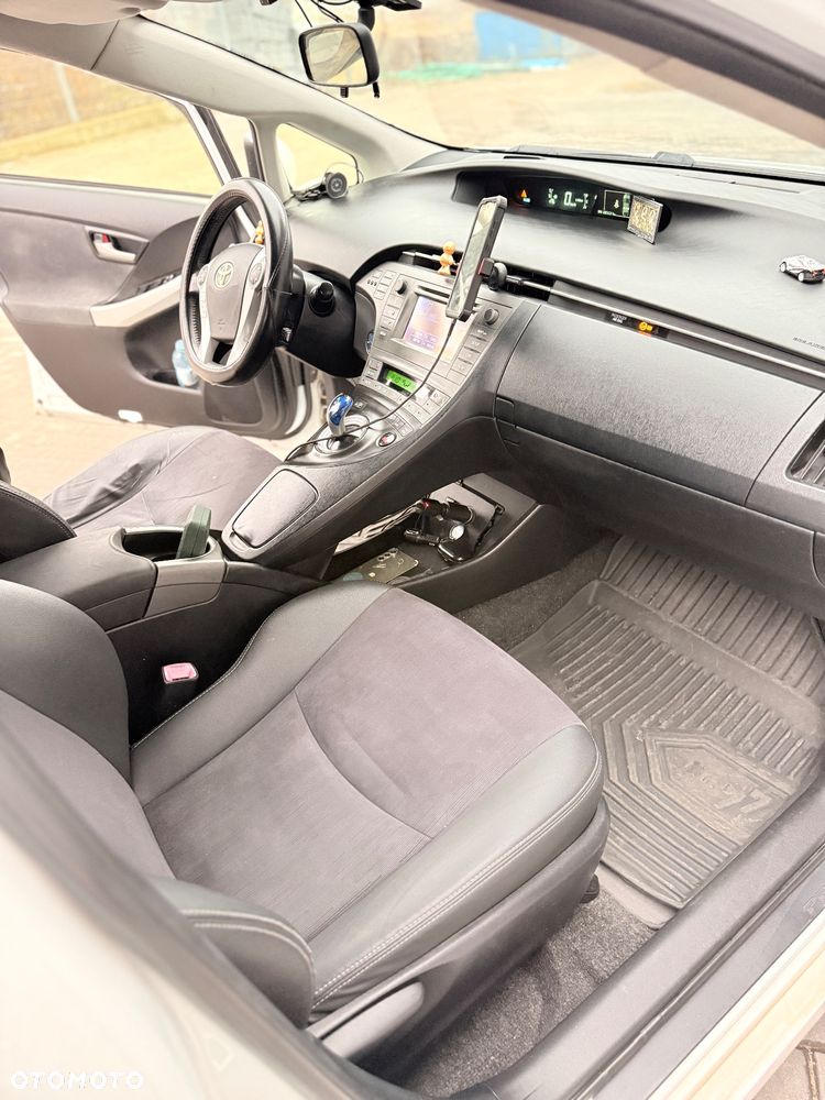 Toyota Prius (Hybrid) Comfort - 14