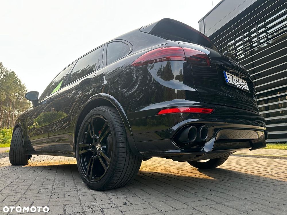 Porsche Cayenne Turbo - 1
