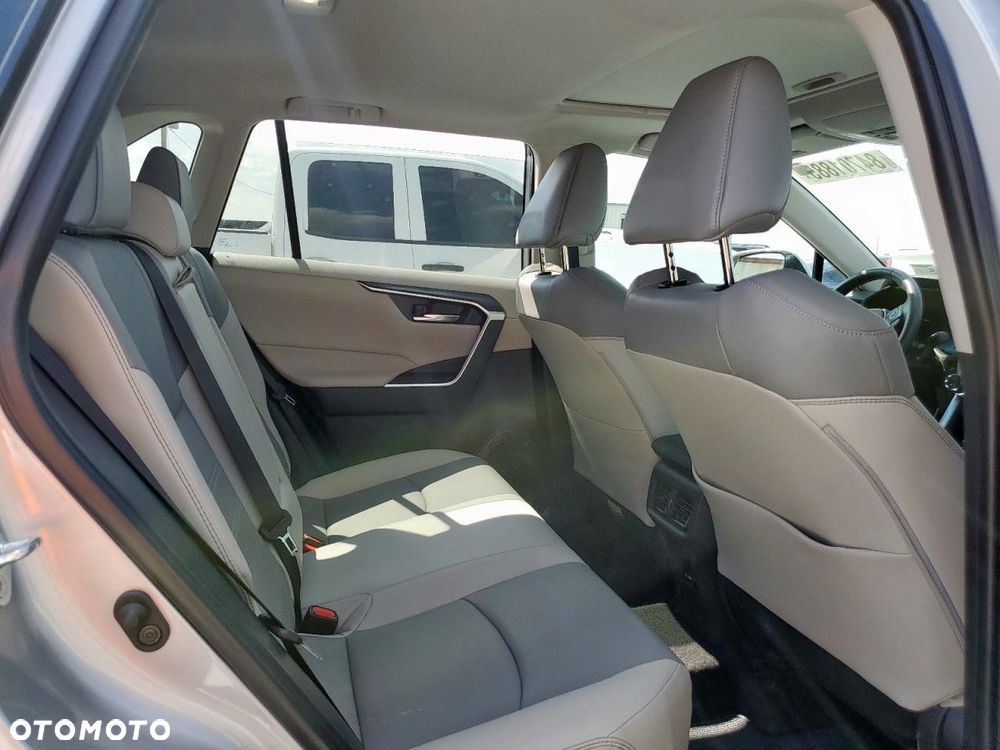 Toyota RAV4 - 10