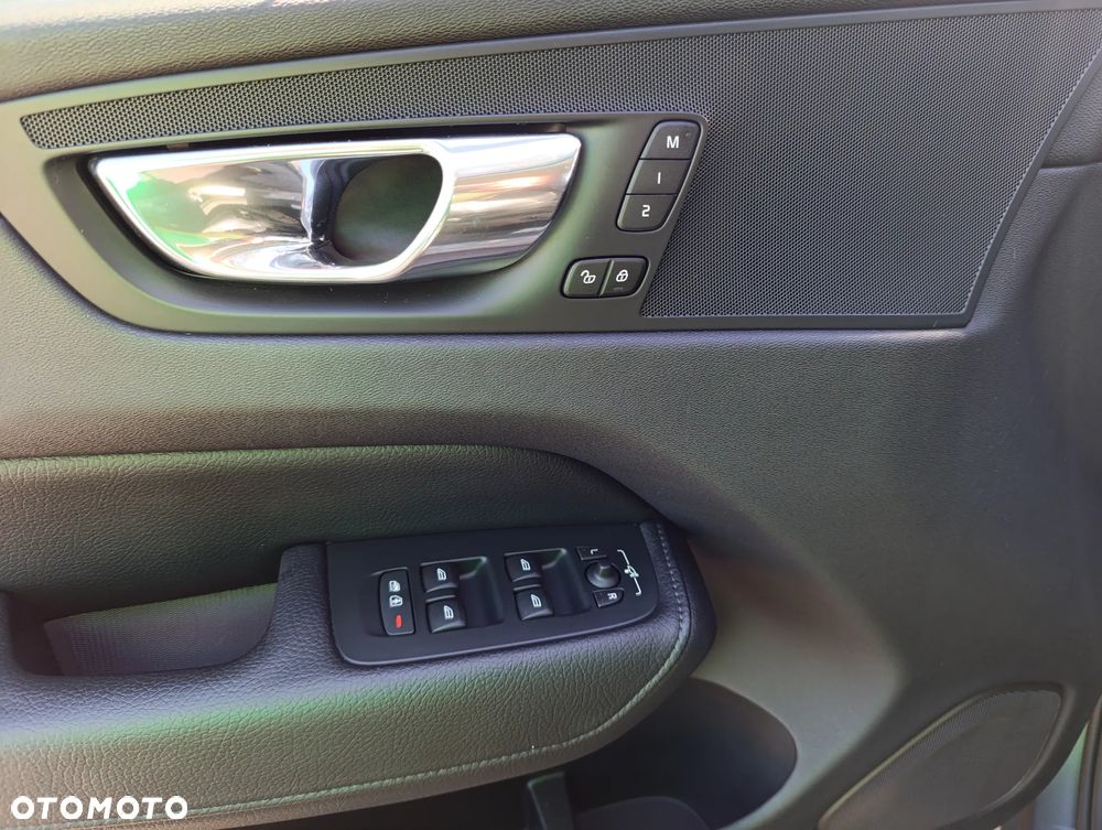Volvo XC 60 T5 AWD Geartronic Momentum - 19