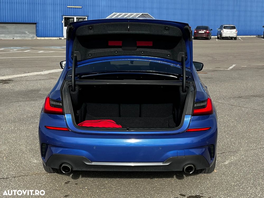 BMW Seria 3 320d xDrive AT Sport Line - 32