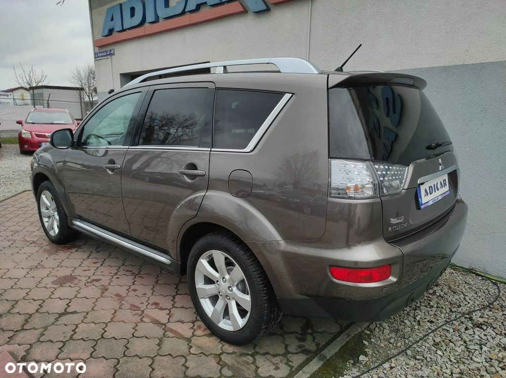 Mitsubishi Outlander - 4