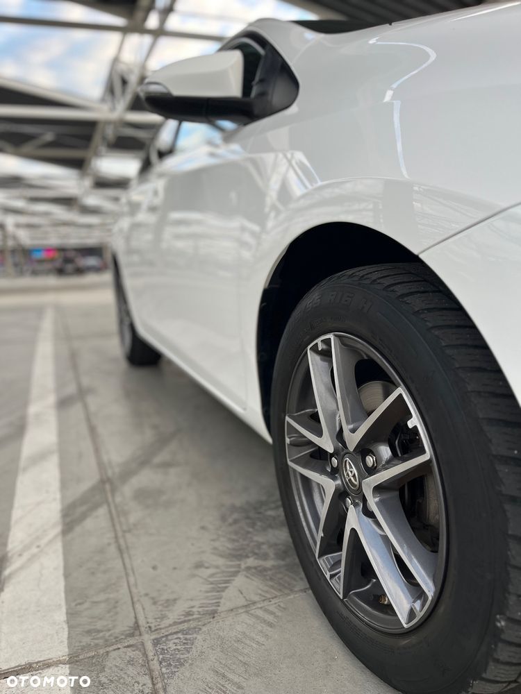 Toyota Auris - 16